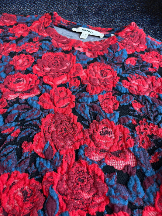 kırmızı gül desenli crop tee - bluz